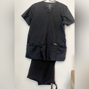 Women NEW scrubs SET Never been worn